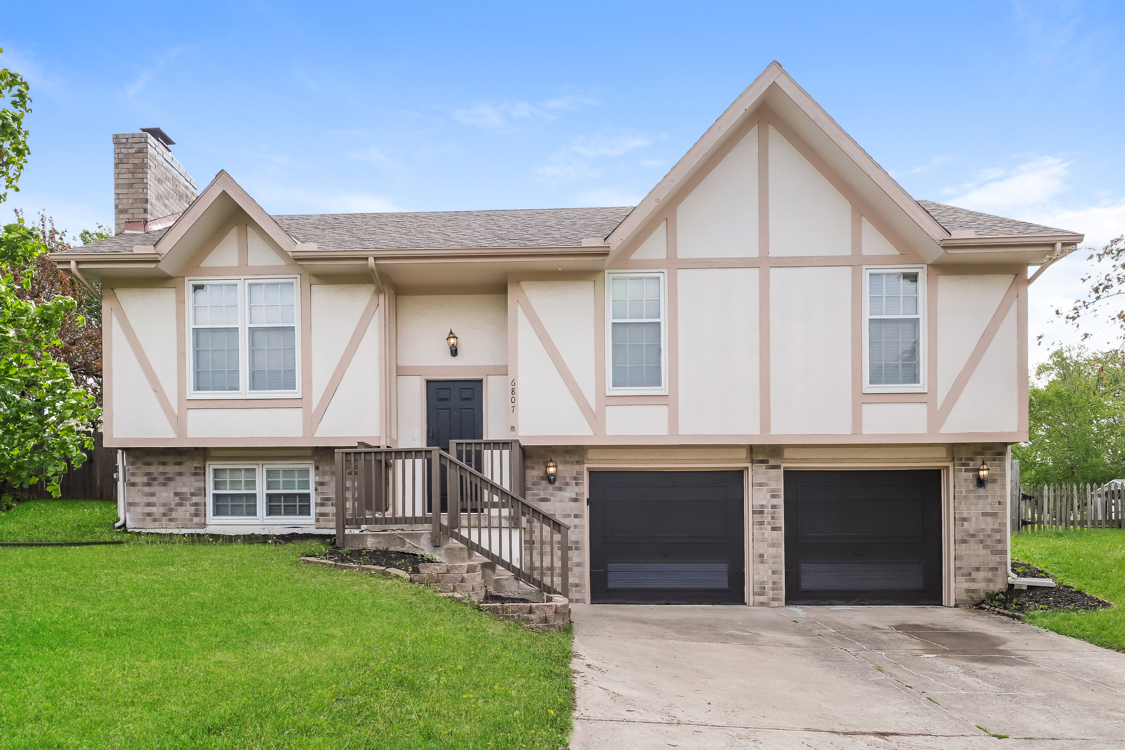6807 T Gabbert Drive Pleasant Valley, MO 64068